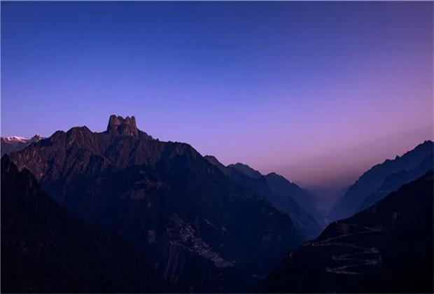 怒江會(huì)議旅游：來福貢觀山看水，聽雨聲